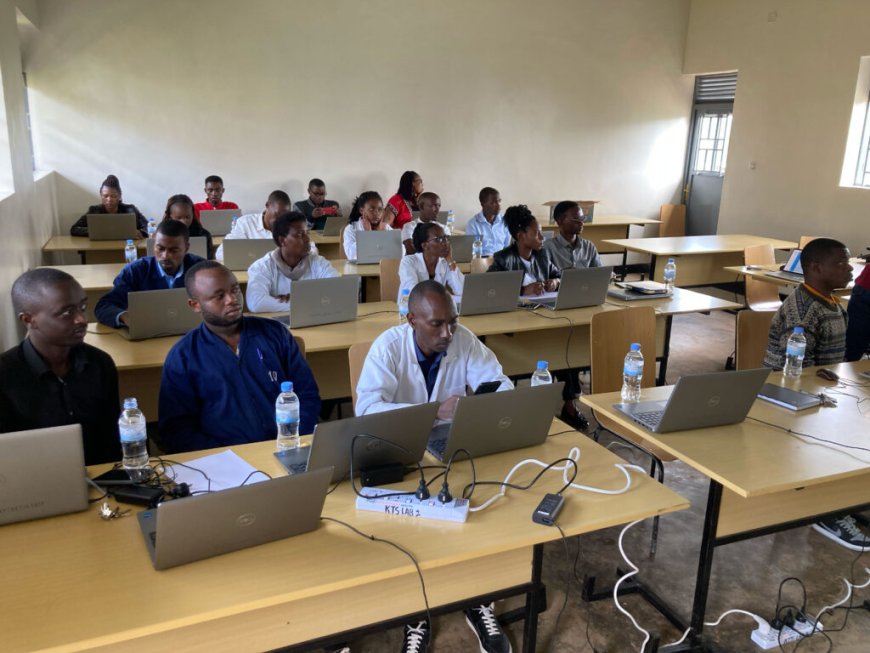 Uko laptops zifasha abarimu ba TVET mu Rwanda mukugabanya icyuho cy’Ikoranabuhanga
