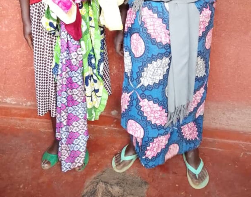 Rusizi: Abagore babiri bafashwe bacyekwaho kwiba bihishe inyuma yo gusabiriza