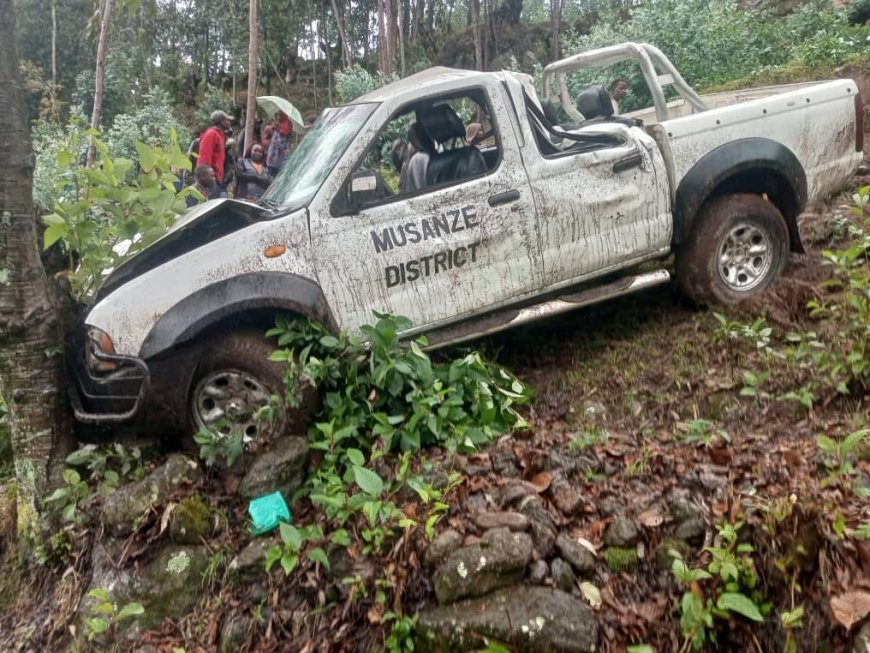 Imodoka yaritwaye abayobozi bagiye ku munsi wa Mwarimu yakoze impanuka