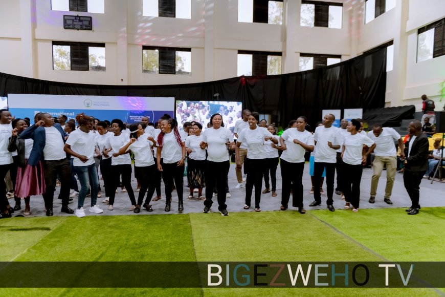 ‘Mu mufuka ubu harimo ikintu’ – Imbamutima z’abarezi ku munsi wabo