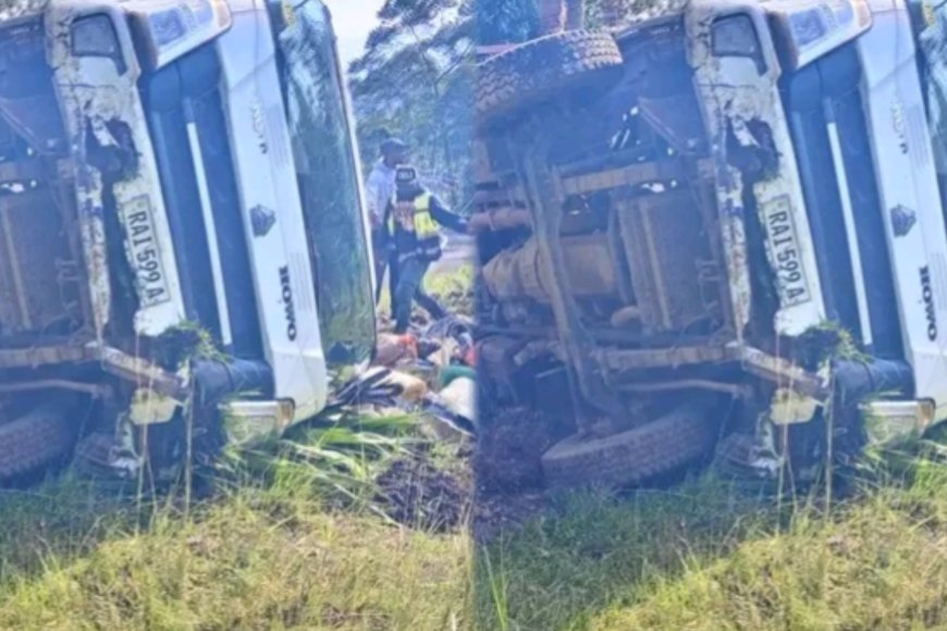 Rusizi: Ikamyo yibaranguye umuhanda abarimo bose bagwa igihumure