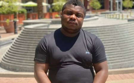 Umunyarwenya Jay Squeezer ari gushima Imana nyuma yo kurokoka ibitero by’abagizi ba nabi