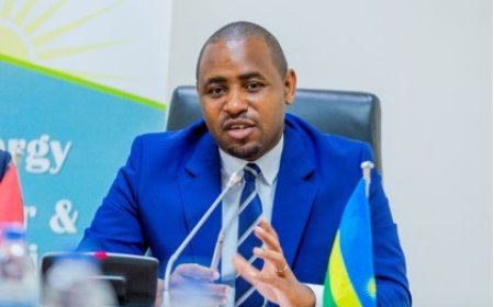 “Mu gihe gito kwinjiza imodoka zidakoresha amashanyarazi bizaba bigoye”-Minisitiri Uwihanganye