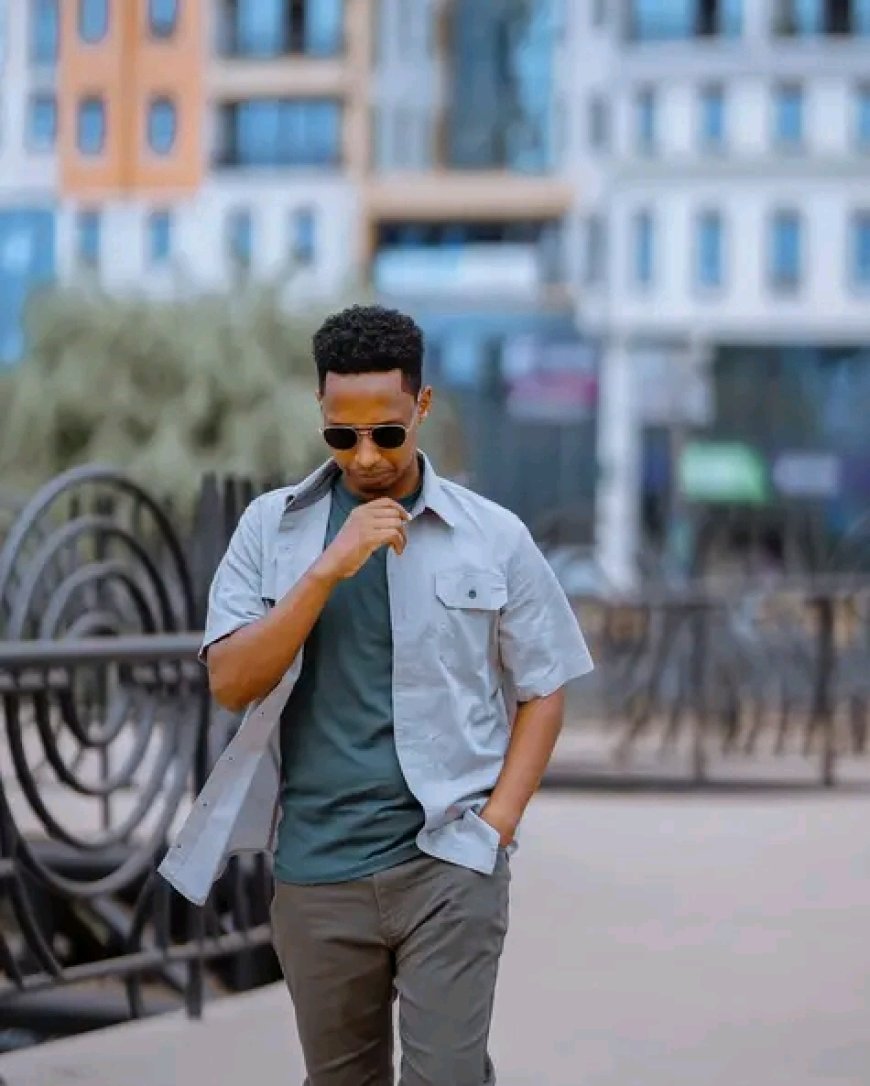 Nyuma yo kuyobora abandi ku mbuga zicururizwaho imiziki umuramyi Israel mbonyi yanditse andi mateka kuri Facebook