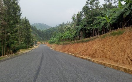 Umuhanda uhuza imirenge yo ku Kivu muri Rutsiro ugeze kuri 86%, abaturage bawutezeho iterambere