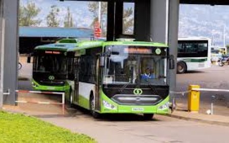 U Rwanda ruri gutegura gahunda yo guhindura imodoka za lisansi zikajya zikoresha amashanyarazi na gaz