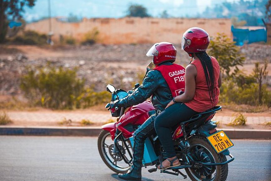 Mu Rwanda: Moto zigiye gushyirwa Purake imbere kugira ngo zige zihanwa hifashishijwe ikoranabuhanga rya Cameras zo mu muhanda