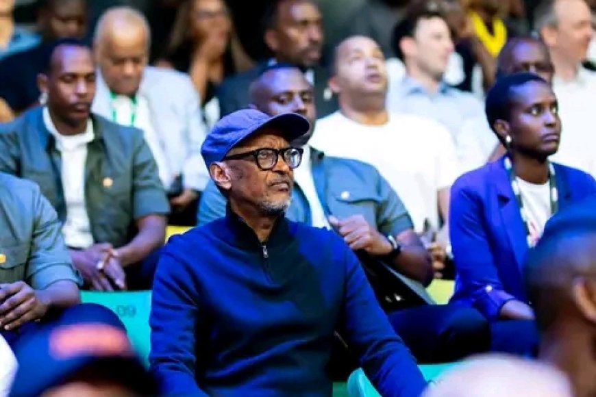 MU MAFOTO: Reba Abakomeye bakurikiye umukino wa RSSB Tigers  na FUS Rabat bayobowe na Perezida Paul Kagame