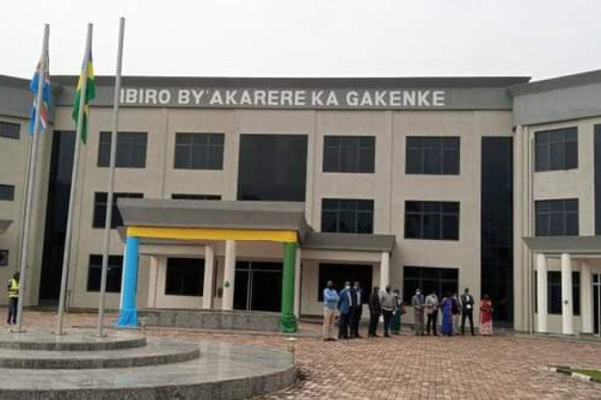 Gakenke: Umunyeshuri yateruye urukwi ari ku ishuri ruramugwira ahita apfa