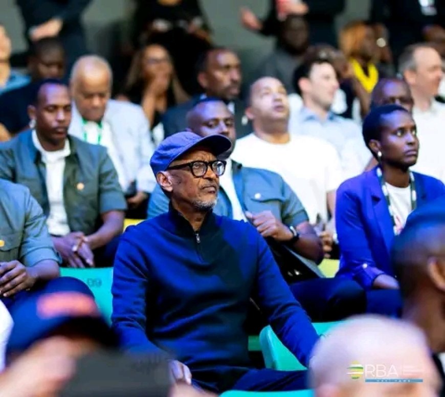 MU MAFOTO: Reba Abakomeye bakurikiye umukino wa RSSB Tigers  na FUS Rabat bayobowe na Perezida Paul Kagame