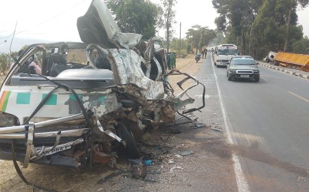 Inkuru Ibabaje: Minibisi yagonganye n’ikamyo hapfa abagenzi 9, abandi 12 barakomereka