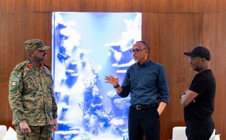Perezida Kagame yaganiriye na Gen Muhoozi ndetse bakina Basketball