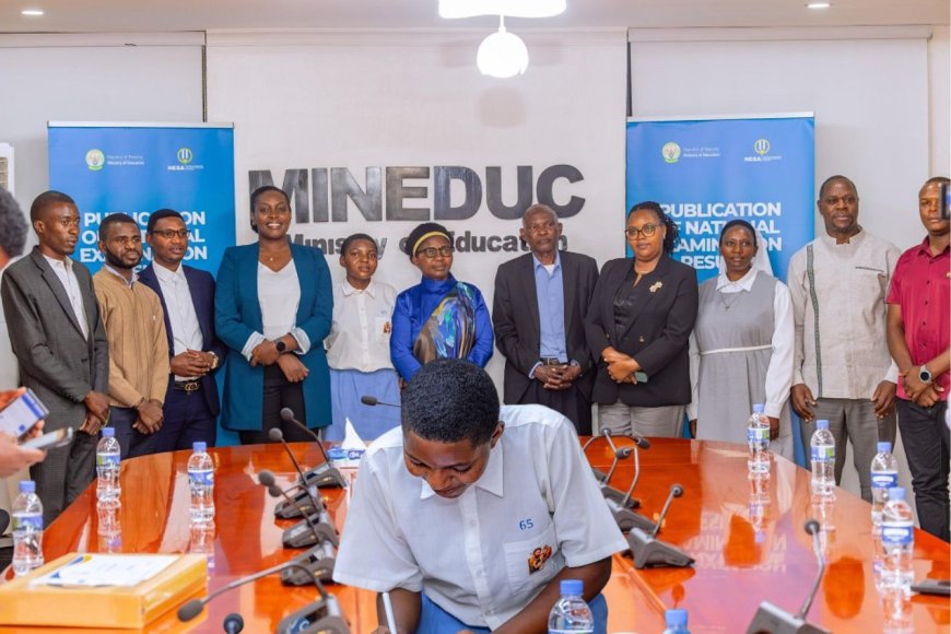 Byagenze bite ngo Uwamariya wabaye uwa mbere mu bizamini bya Leta ataboneka mu itangwa ry’ibihembo!?