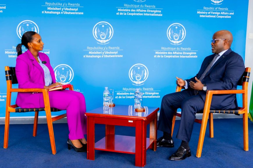 Min.Nduhungirehe yasubije uwavuze ko ikiganiro yagiranye n’umunyamakuru Scovia cyagezweho kubera undi muntu