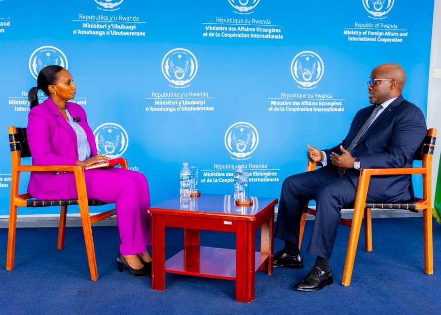 Min.Nduhungirehe yasubije uwavuze ko ikiganiro yagiranye n’umunyamakuru Scovia cyagezweho kubera undi muntu