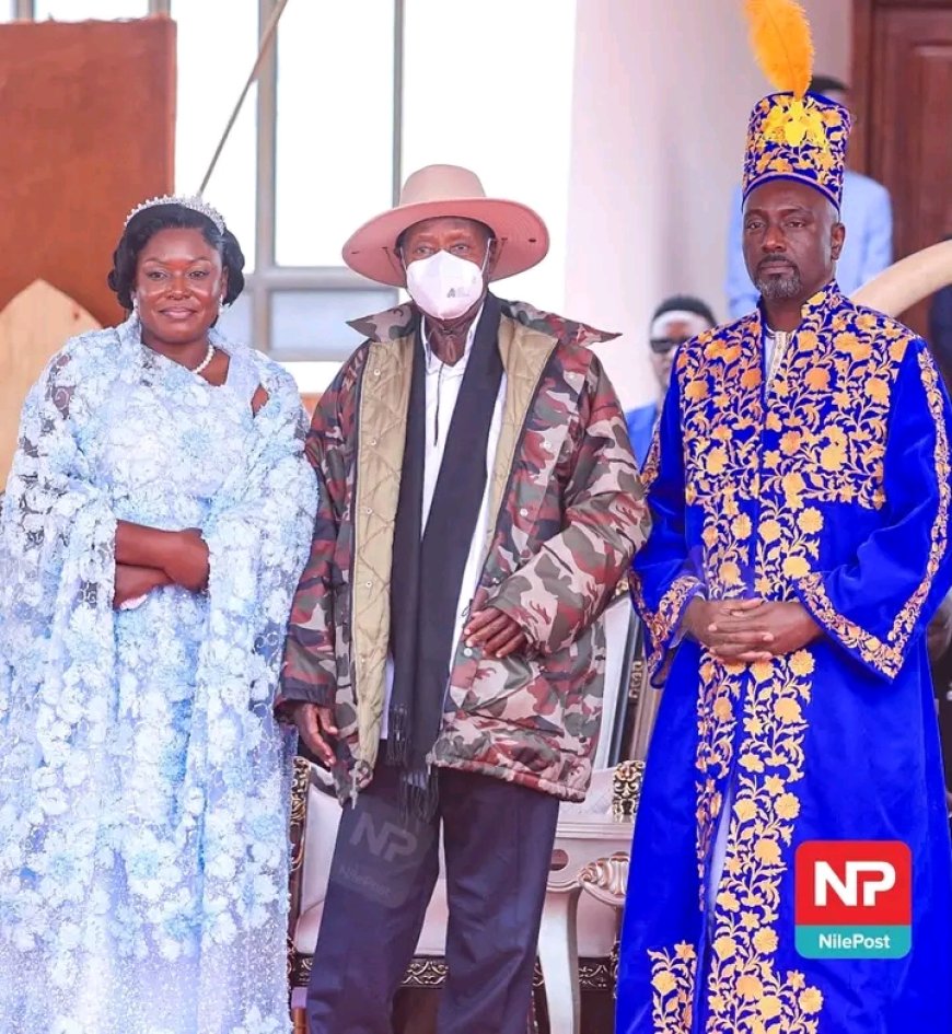 Perezida Museveni yashimiye Umwami mushya wa Tooro, Edward Rukidi Nyabongo I
